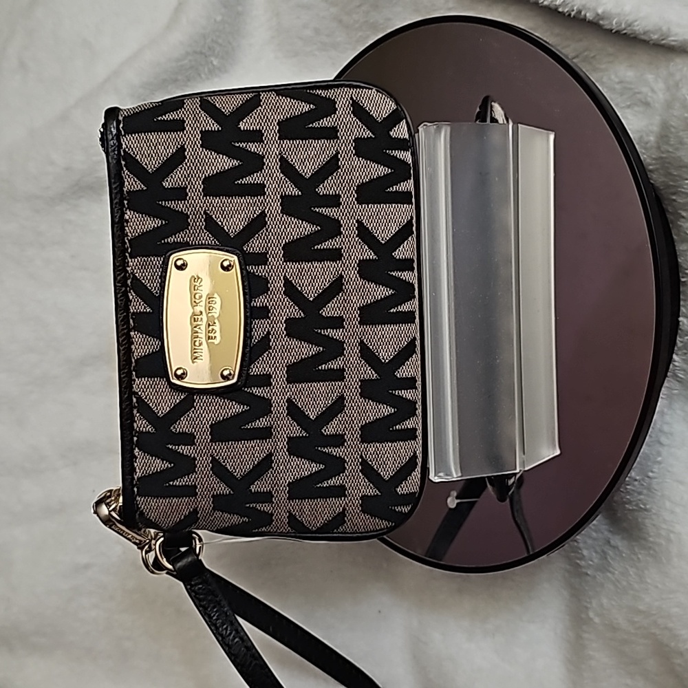 NWOT Michael Kors Wristlet